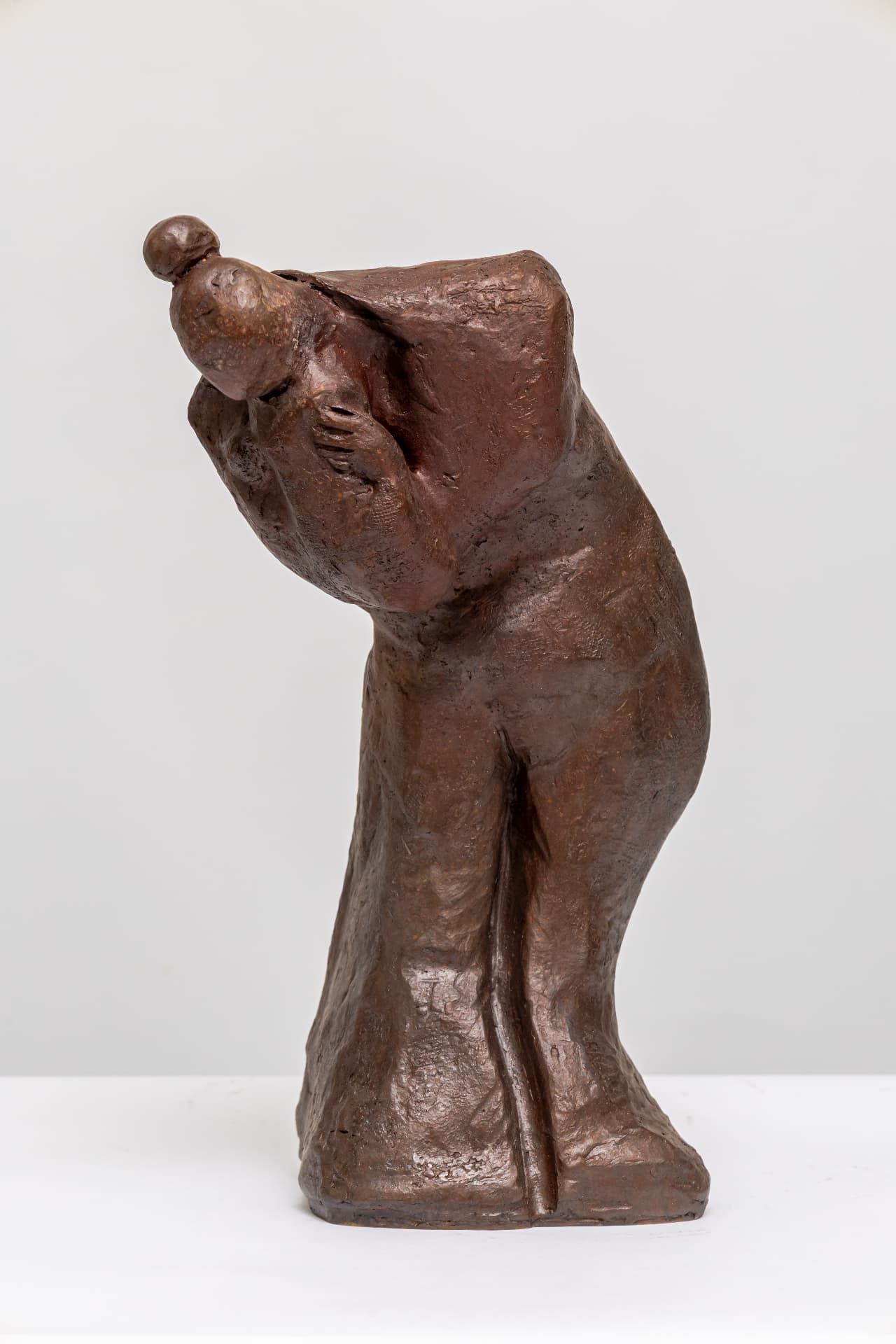 Aset, Protector, bronze figure bent forward